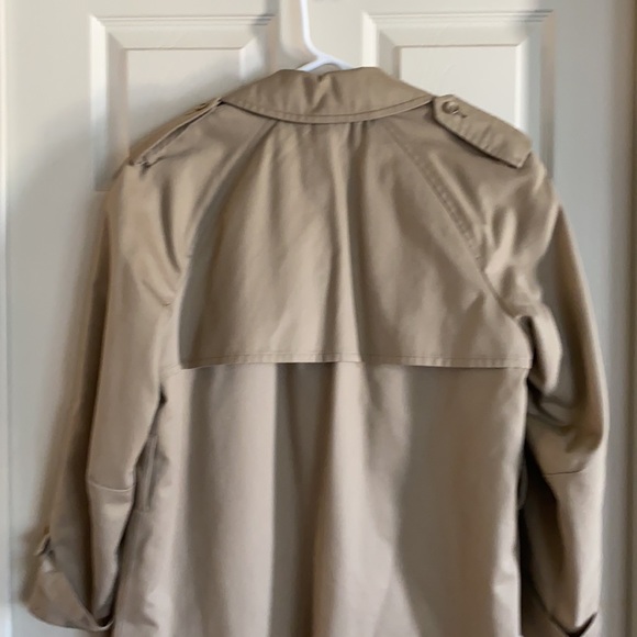 London Fog Trench Coat, Size 6 (missing belt). - Picture 7 of 9